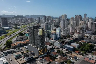 Apartamento &agrave; venda - 139m&sup2; - Meia Praia