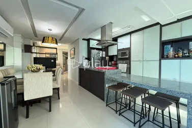 Apartamento &agrave; venda - 85m&sup2; - Meia Praia