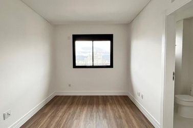 Apartamento &agrave; venda - 182m&sup2; - Meia Praia