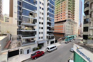 Apartamento &agrave; venda - 140m&sup2; - Meia Praia