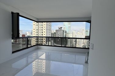 Apartamento &agrave; venda - 206m&sup2; - Meia Praia