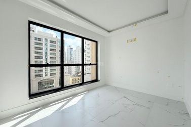 Apartamento &agrave; venda - 160m&sup2; - Meia Praia