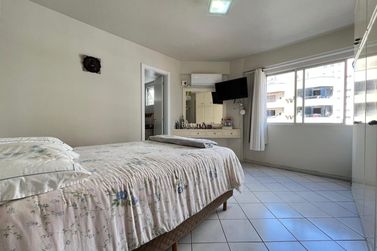 Apartamento &agrave; venda - 140m&sup2; - Meia Praia