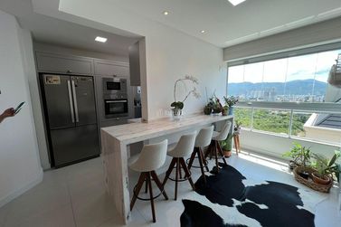 Apartamento &agrave; venda - 110m&sup2; - Meia Praia