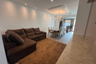 Apartamento &agrave; venda - 147m&sup2; - Meia Praia