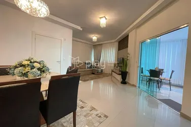 Apartamento &agrave; venda - 130m&sup2; - Meia Praia
