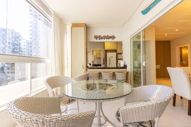 Apartamento &agrave; venda - 121m&sup2; - Meia Praia