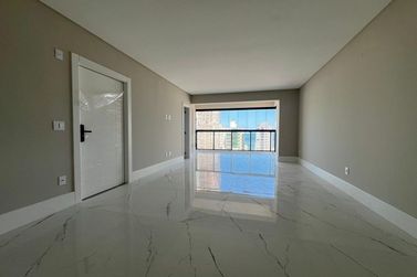 Apartamento &agrave; venda - 135m&sup2; - Centro