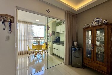 Apartamento &agrave; venda - 122m&sup2; - Meia Praia