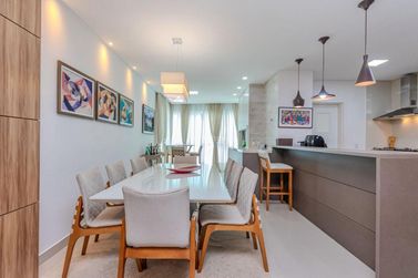 Apartamento &agrave; venda - 135m&sup2; - Meia Praia