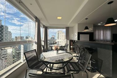 Apartamento &agrave; venda - 134m&sup2; - Meia Praia