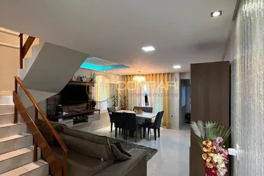 Sobrado &agrave; venda - 110m&sup2; - Meia Praia