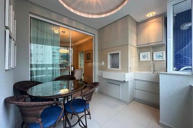 Apartamento &agrave; venda - 116m&sup2; - Meia Praia