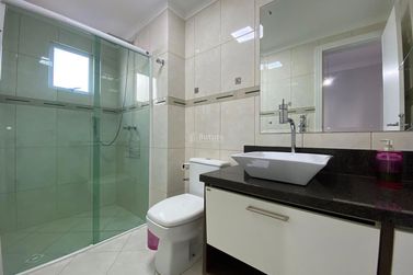 Apartamento &agrave; venda - 143m&sup2; - Meia Praia