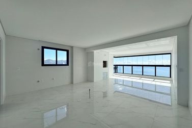 Apartamento &agrave; venda - 208m&sup2; - Centro