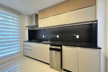 Apartamento &agrave; venda - 167m&sup2; - Meia Praia