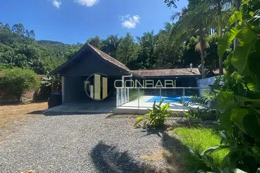 Ch&aacute;cara &agrave; venda - 130m&sup2; - Moura
