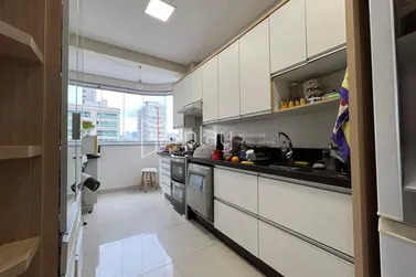 Apartamento &agrave; venda - 145m&sup2; - Meia Praia