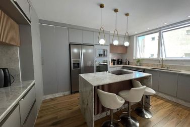 Apartamento &agrave; venda - 228m&sup2; - Meia Praia