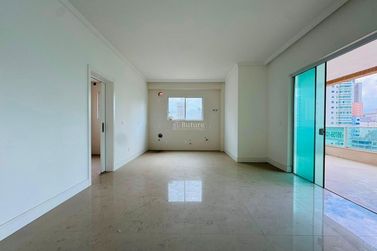 Apartamento &agrave; venda - 166m&sup2; - Meia Praia