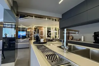 Apartamento &agrave; venda - 163m&sup2; - Meia Praia