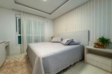 Apartamento &agrave; venda - 180m&sup2; - Meia Praia