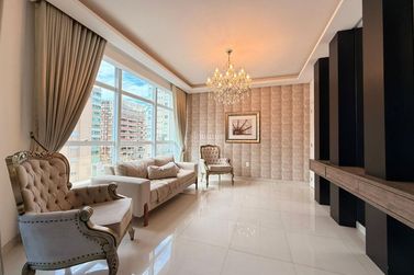 Apartamento &agrave; venda - 198m&sup2; - Meia Praia