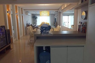 Apartamento &agrave; venda - 254m&sup2; - Meia Praia
