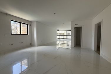 Apartamento &agrave; venda - 206m&sup2; - Meia Praia