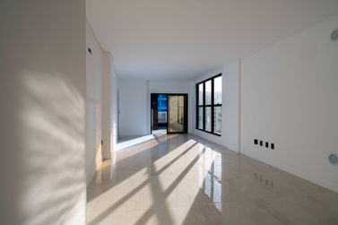 Apartamento &agrave; venda - 130m&sup2; - Meia Praia
