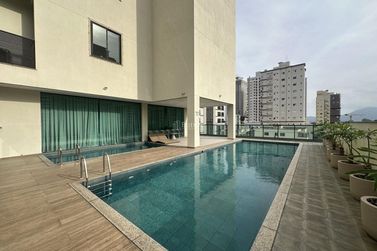 Apartamento &agrave; venda - 208m&sup2; - Meia Praia