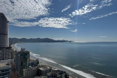 Apartamento &agrave; venda - 180m&sup2; - Meia Praia