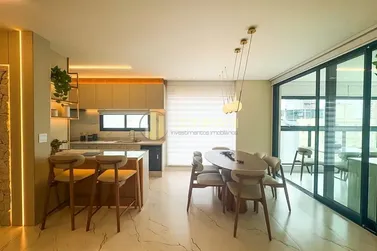 Apartamento &agrave; venda - 114m&sup2; - Meia Praia