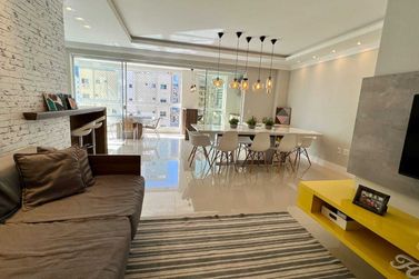 Apartamento &agrave; venda - 128m&sup2; - Meia Praia