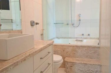 Apartamento para alugar - 172m&sup2; - Meia Praia