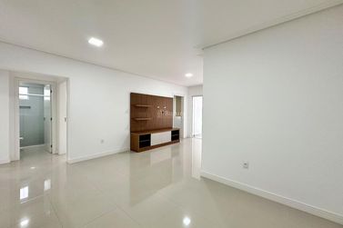 Apartamento &agrave; venda - 95m&sup2; - Meia Praia