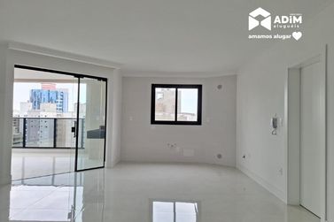 Apartamento para alugar - 135m&sup2; - Meia Praia