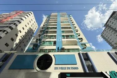 Apartamento &agrave; venda - 107m&sup2; - Meia Praia