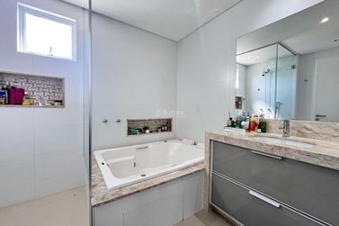 Apartamento &agrave; venda - 148m&sup2; - Meia Praia