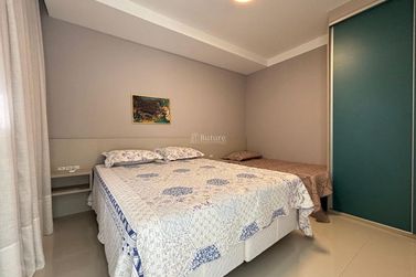 Apartamento &agrave; venda - 146m&sup2; - Meia Praia