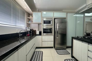 Apartamento &agrave; venda - 198m&sup2; - Meia Praia