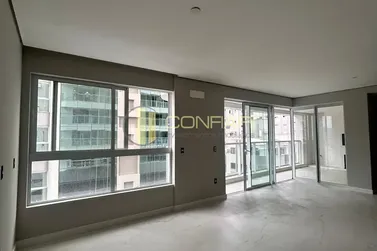 Apartamento &agrave; venda - 132m&sup2; - MEIA PRAIA