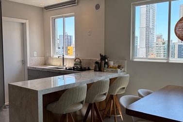 Apartamento &agrave; venda - 93m&sup2; - Meia Praia