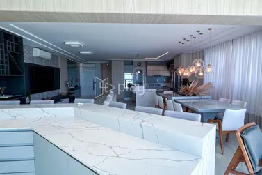 Apartamento &agrave; venda - 198m&sup2; - Meia Praia
