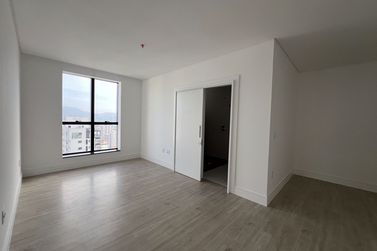 Apartamento &agrave; venda - 206m&sup2; - Meia Praia