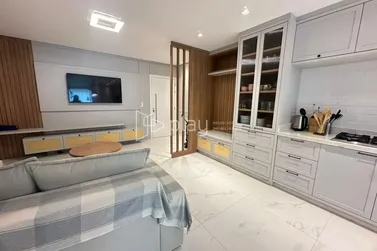 Apartamento &agrave; venda - 202m&sup2; - Meia Praia