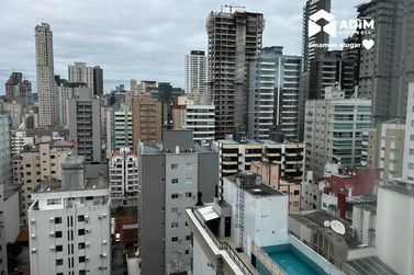 Apartamento para alugar - 140m&sup2; - Meia Praia