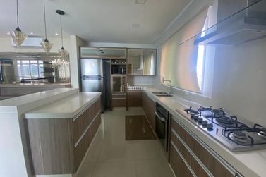 Apartamento &agrave; venda - 190m&sup2; - Meia Praia