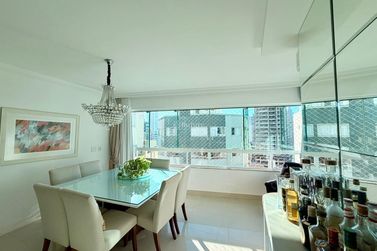 Apartamento &agrave; venda - 138m&sup2; - Centro