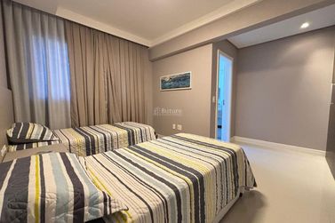 Apartamento &agrave; venda - 146m&sup2; - Meia Praia